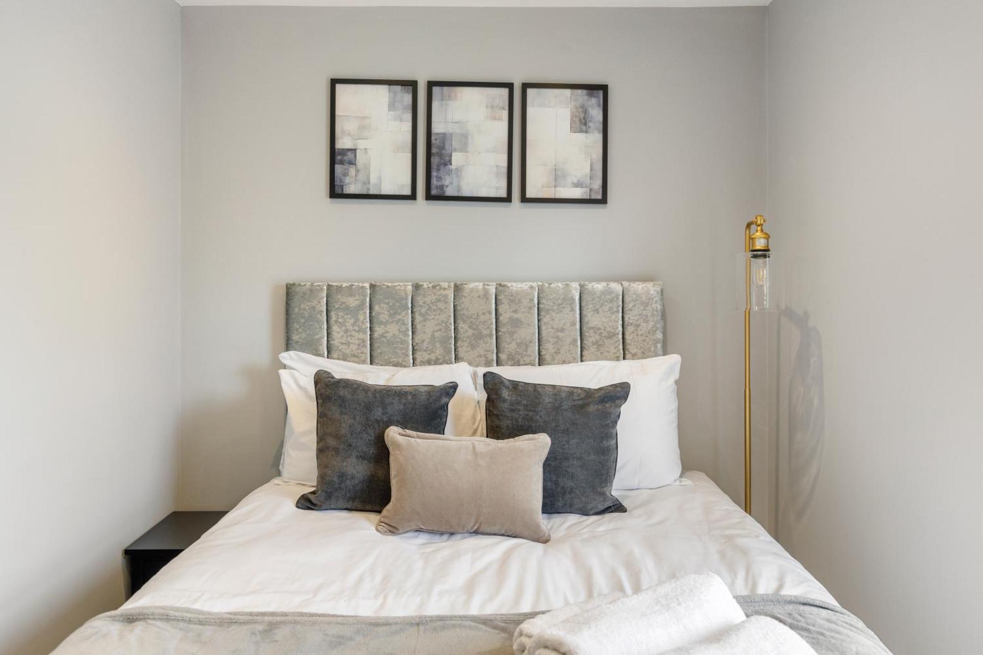 Wembley Luxury 3 Bedroom London Exterior photo