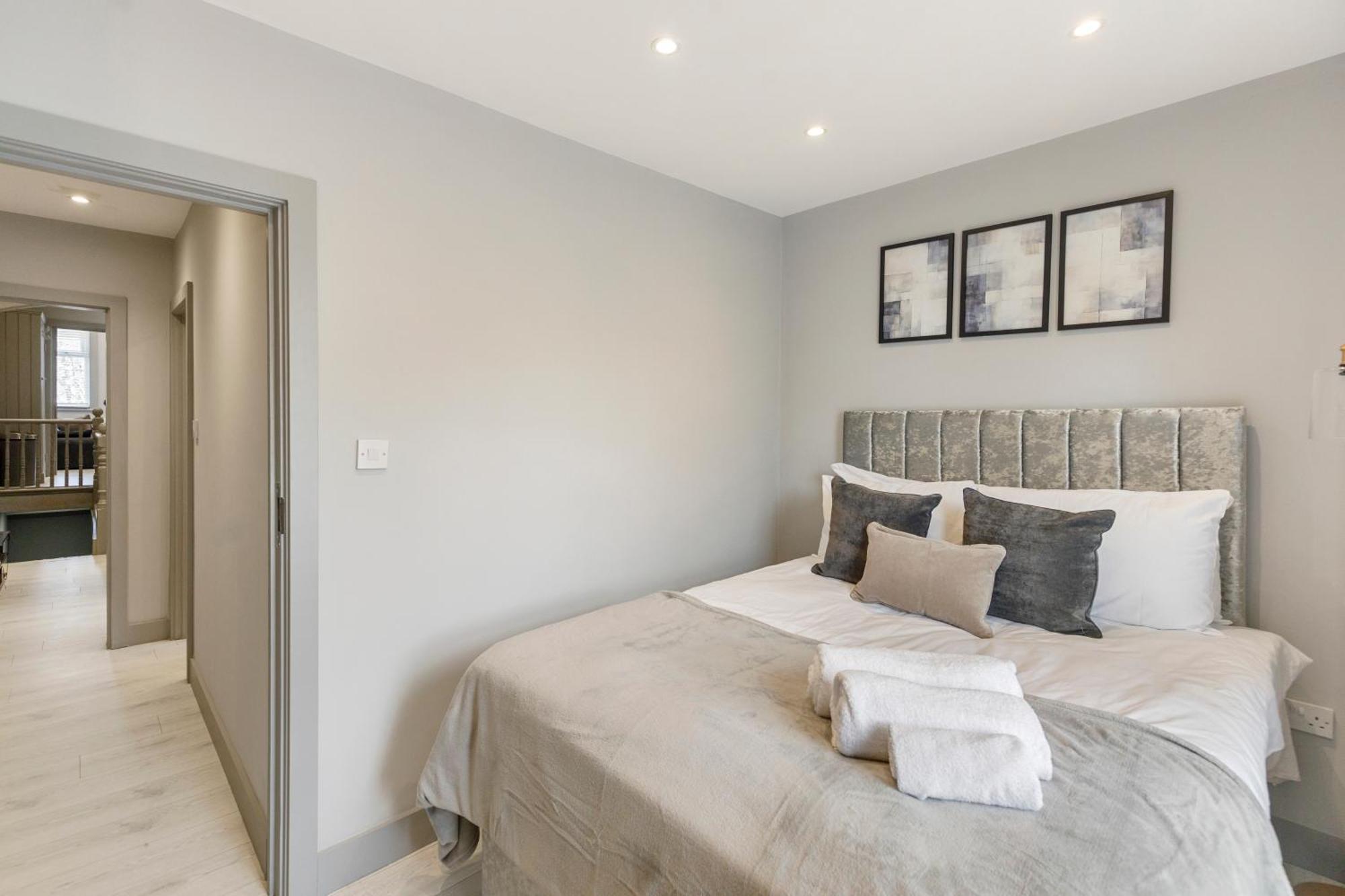 Wembley Luxury 3 Bedroom London Exterior photo