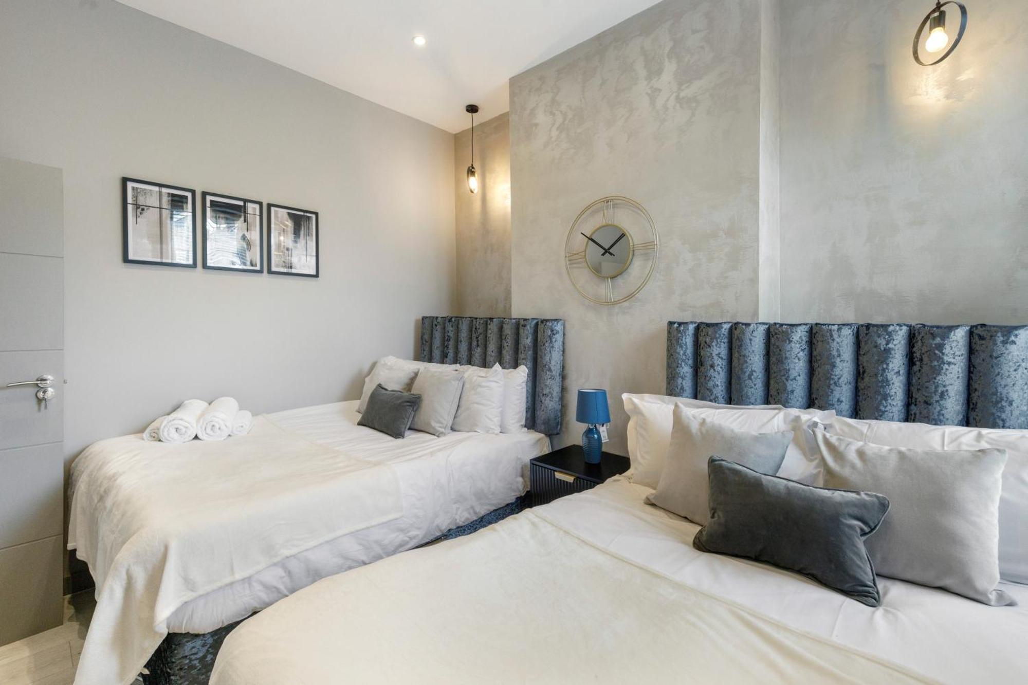 Wembley Luxury 3 Bedroom London Exterior photo