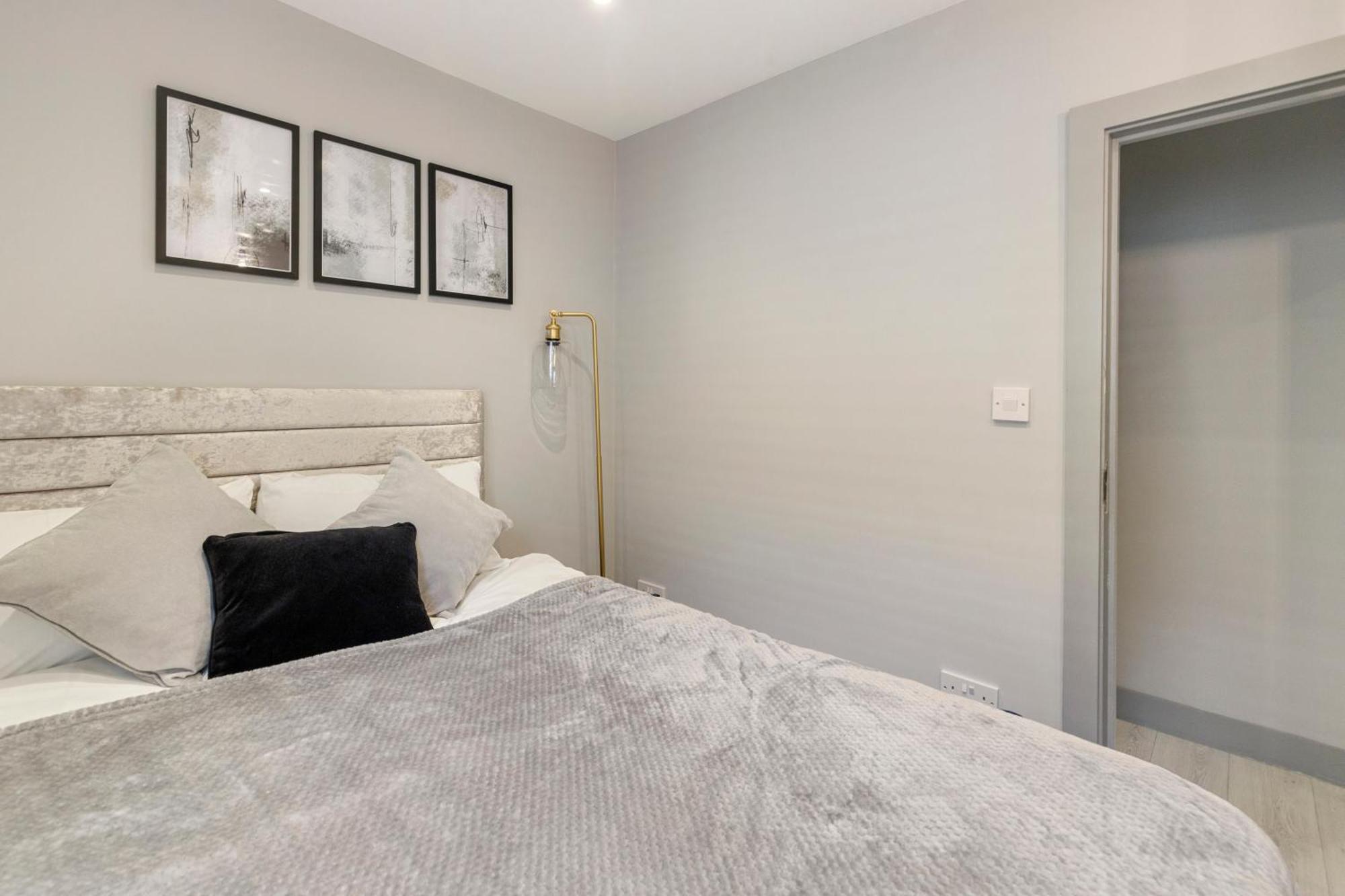 Wembley Luxury 3 Bedroom London Exterior photo