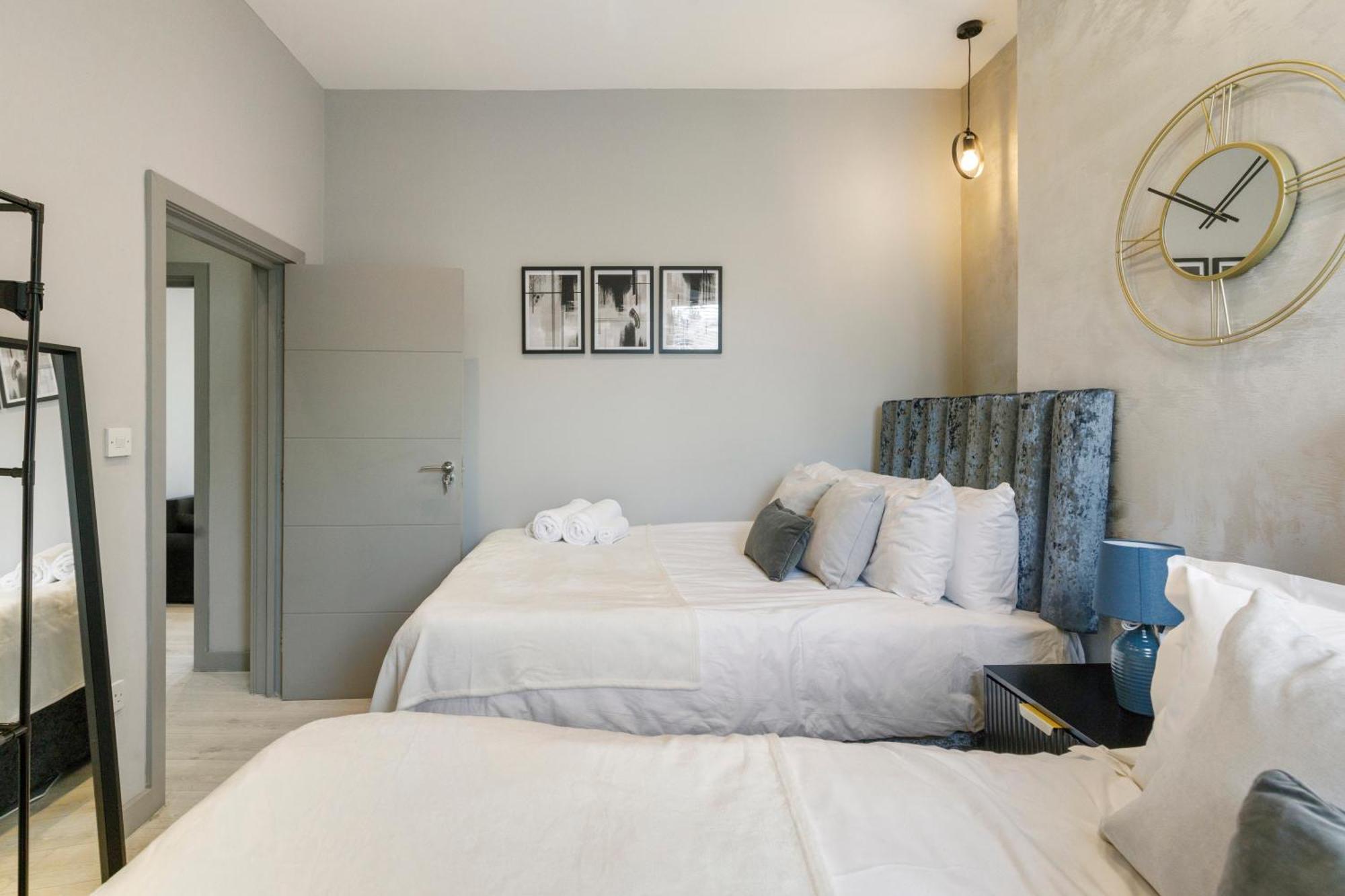 Wembley Luxury 3 Bedroom London Exterior photo